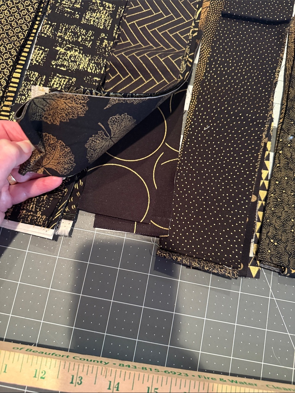 2.5x 42” strips high quality cotton fabric Black & Gold Patterned - Picture 9 of 13
